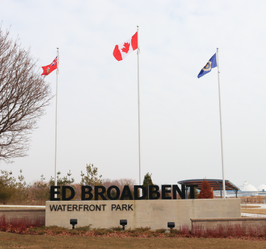 park sign with 3 flags